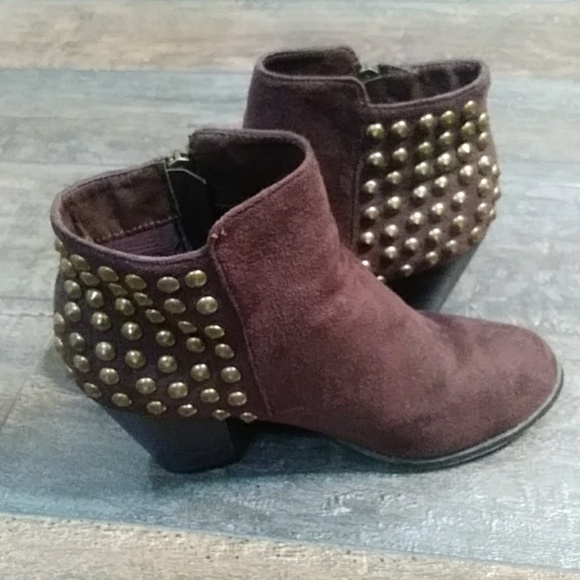 Ankle bootie with gold stud detail - Picture 2 of 7